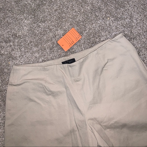 BRAND NWT A Woman Tan Cargo shorts size 8 - Picture 3 of 6